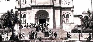 601- Bone - Sortie de l'eglise2